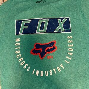 Fox Buckle Premium Green Tee